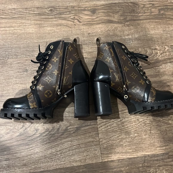Women Louis Vuitton boots - Picture 6 of 6